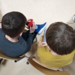 Dzieci podczas warsztatów Drukarki 3D.